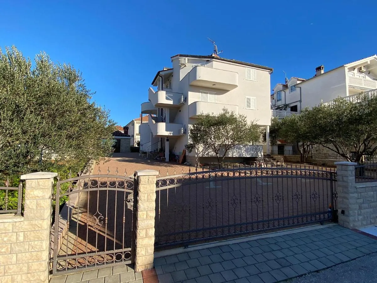 Apartments Basilea No. 2 Biograd Na Moru