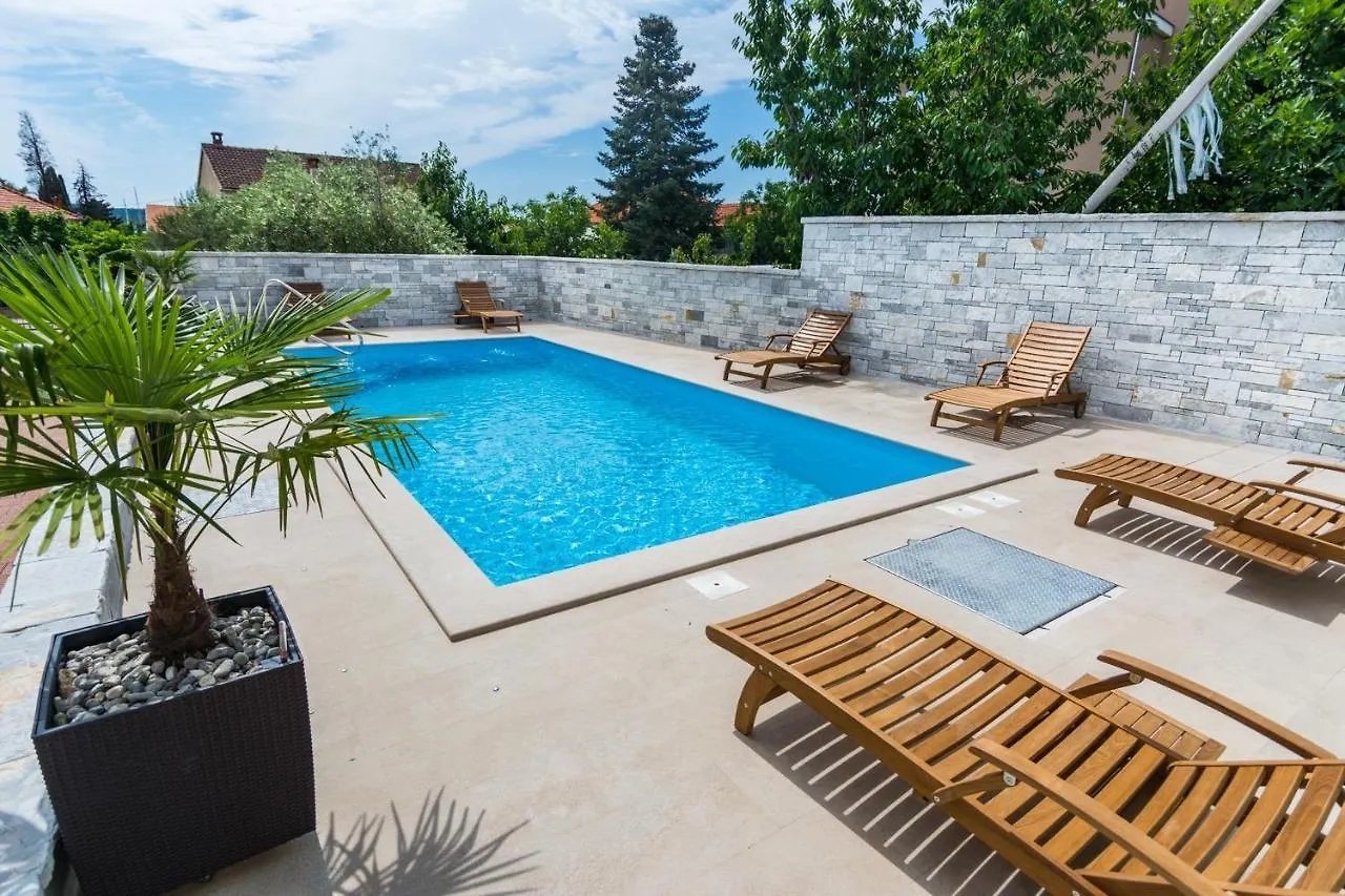 Apartments Basilea No. 2 Биоград-на-Мору 0*,