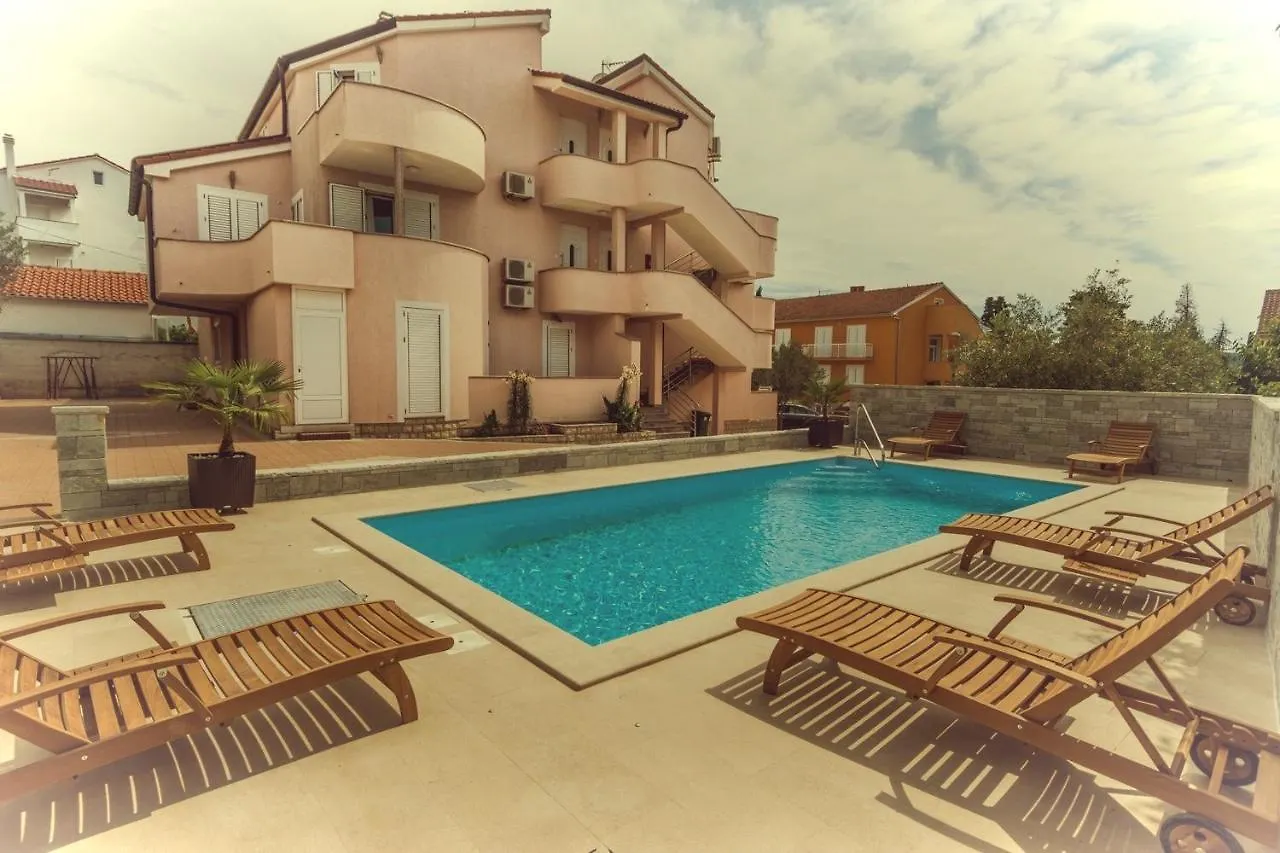 Apartments Basilea No. 2 Биоград-на-Мору